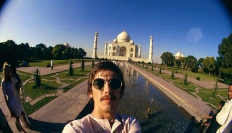 Selfie Geroge Harrison en el Taj Mahal